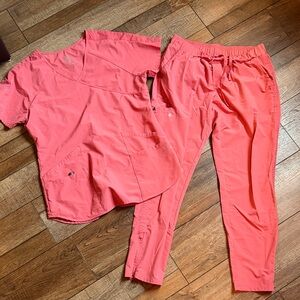 Dusty rose barco one wellness Scrub Set